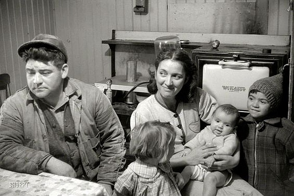 [Image: DecostaFamily-JackDelano-1.jpg]